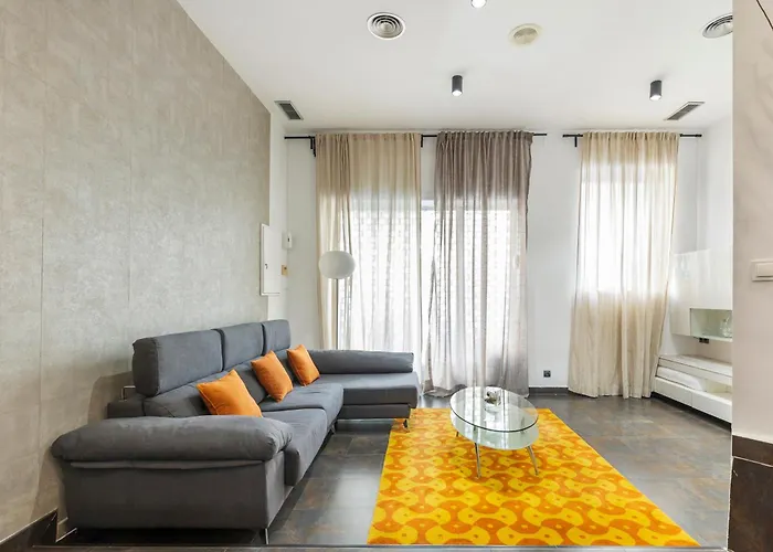 Modern Apartment With Patio In Alicante