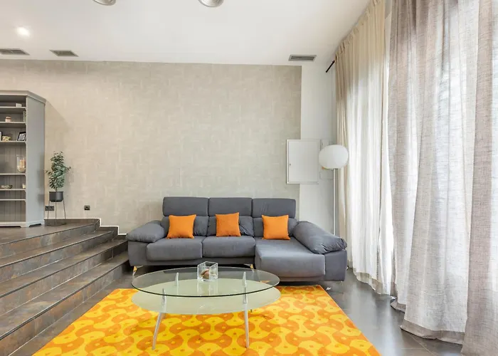 Modern Apartment With Patio In Alicante